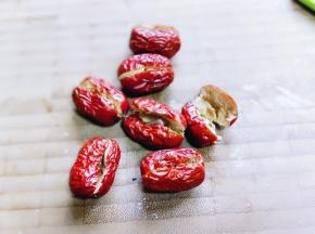 红枣，去核。