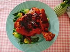 汤汁的颜色好浓郁哈。