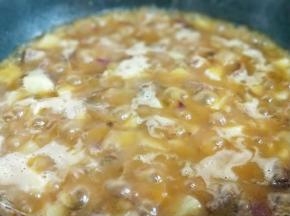 咖喱融化，小火5分钟。