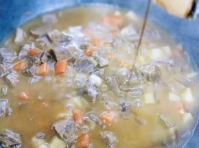 再滴几滴生抽，翻均匀，即可关火。