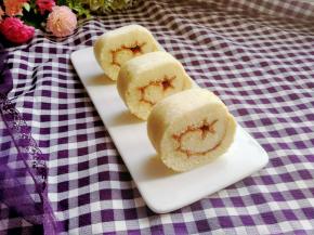 切片，可以美美的享用了，蛋糕香气四溢，湿润细腻，特别好吃。