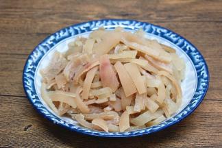 洗净后切成条，分袋放进冰箱保存，随取随用，配料随意搭配；