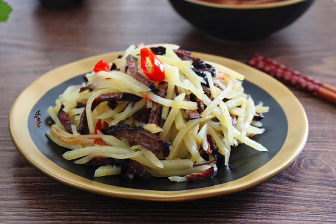 血豆腐炒土豆丝