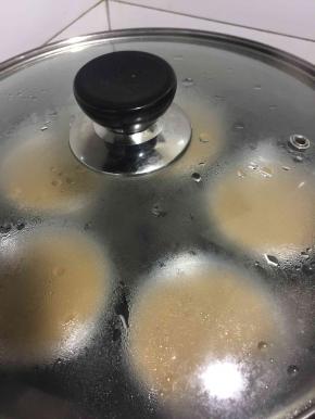 水开后大火蒸18分钟，中途不能打开盖子。