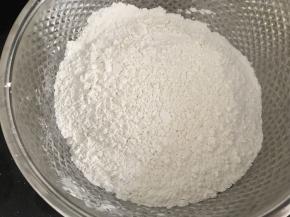 低粉和玉米淀粉混合备用