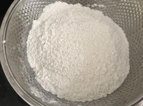 低粉和玉米淀粉混合备用