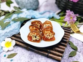 柿子饼包核桃。