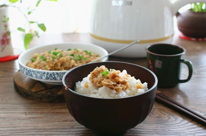 萝卜干肉饼饭
