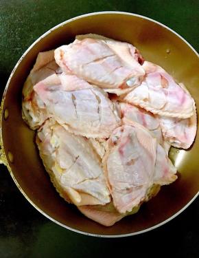 每只表面划两刀