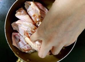抓匀，入冰箱腌制四小时以上