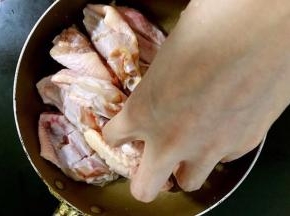 抓匀，入冰箱腌制四小时以上