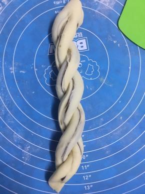 做成麻花状，再做成花环