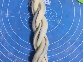 做成麻花状，再做成花环