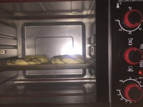 烤箱170度预热5分钟，烤20分钟左右，看着色情况调温