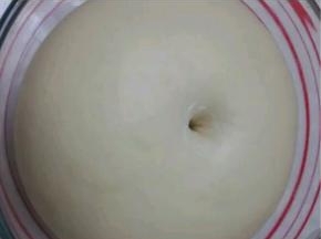 发酵至两倍大，用手指戳洞不回缩