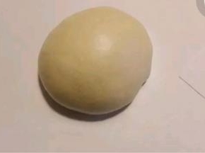排气，滚圆，放入八寸戚风模具中，进行二次发酵