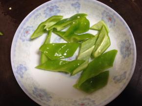 青椒切菱形块