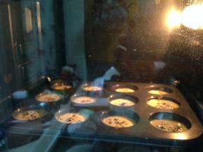 入烤箱、中层、烘烤15―18分钟即可