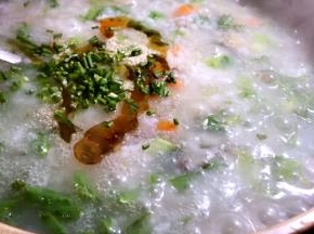 香油和香葱，拌匀再煮2分钟即可盛出