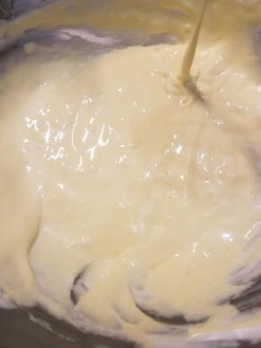 混合均匀。这里用刮刀还是蛋抽都ok的。