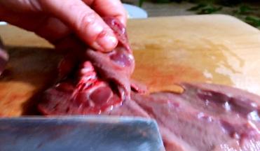 切去里面的白色筋膜