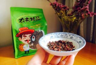 花椒，我选用的是陕西富平“荠椒”，它皮薄肉厚，香味浓郁，很适合我们北方人食用。