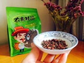 花椒，我选用的是陕西富平“荠椒”，它皮薄肉厚，香味浓郁，很适合我们北方人食用。