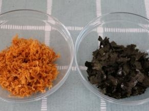 发酵的时候准备好肉松和紫菜，紫菜撕碎