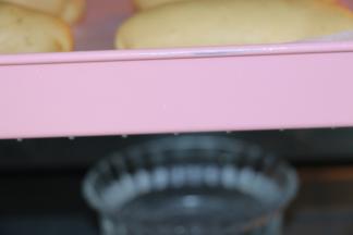 入烤箱进行二发
烤箱发酵功能30度55分钟
底下放一碗开水保持湿度