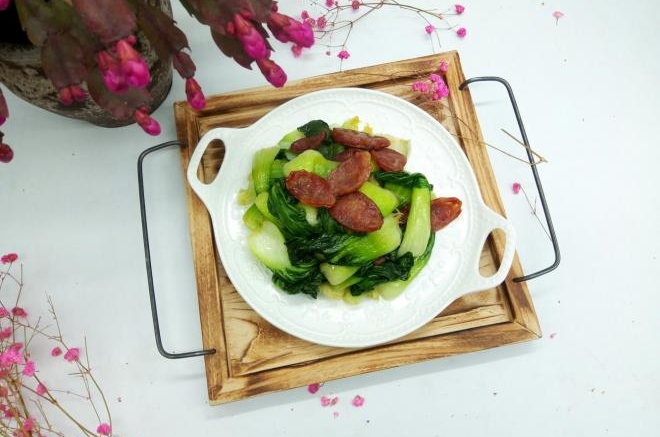 腊肠炒青菜