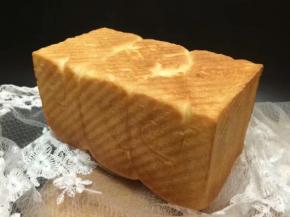 另一半面团做了吐司