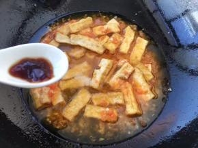 添加半勺蚝油翻炒均匀。 
 
 
 
