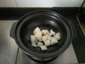 放入洋葱翻炒。