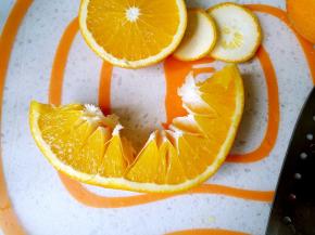 掰开，即可轻松取出果肉