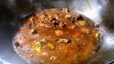 加入泡茶树菇的水