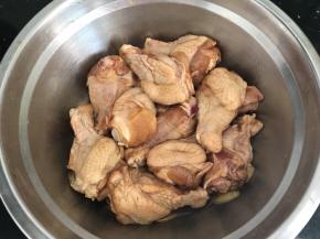 用手抓揉一会入味（可以戴一次性手套）