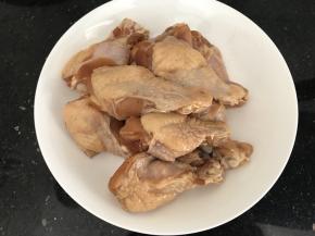 腌制好后，最好用厨房纸擦干表面水份