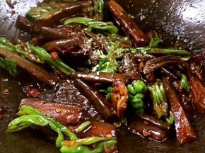 调入味精，拌匀即可盛出