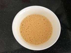 鸡蛋2个先打散备用