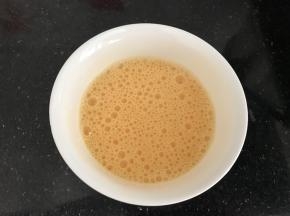 鸡蛋2个先打散备用