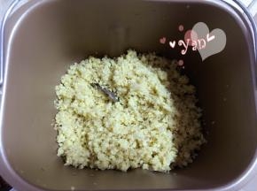 姜+适量水用搅拌机搅碎，放入面包机桶。