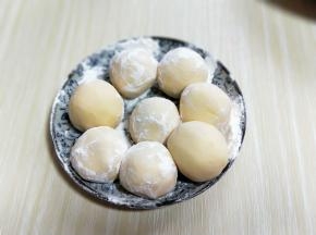 依次做完的芝士南瓜球。