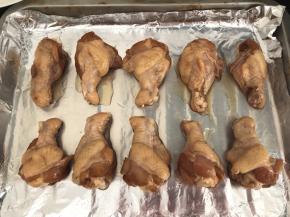 排放在铺有锡纸的烤盘上