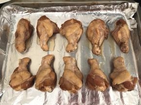 排放在铺有锡纸的烤盘上