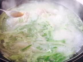 放入1小勺香油提鲜即可。