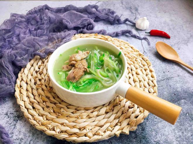 健康养生汤 青萝卜粉条大骨汤