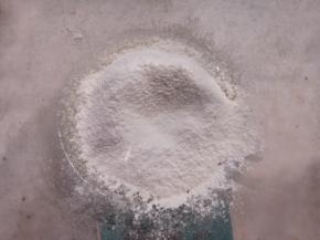 筛入低筋面粉拌匀