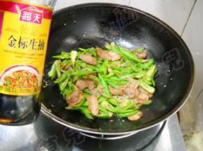 淋入生抽调好味。