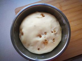 第一次发酵至原来的2.5倍大。