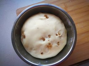 第一次发酵至原来的2.5倍大。